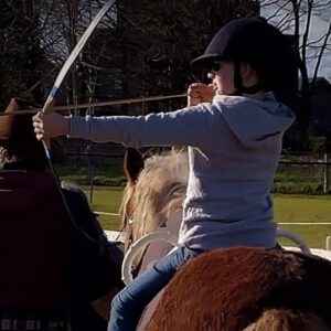 Mit Pfeil und Bogen